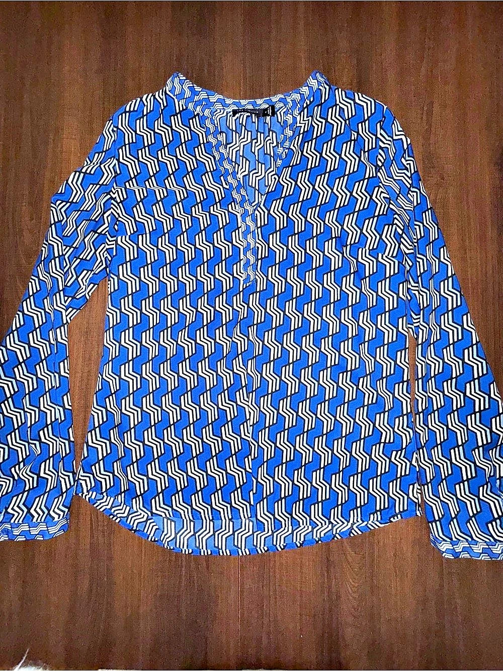 The Limited Geometric Long Sleeve Blouse in Blue & White Like New Size Small